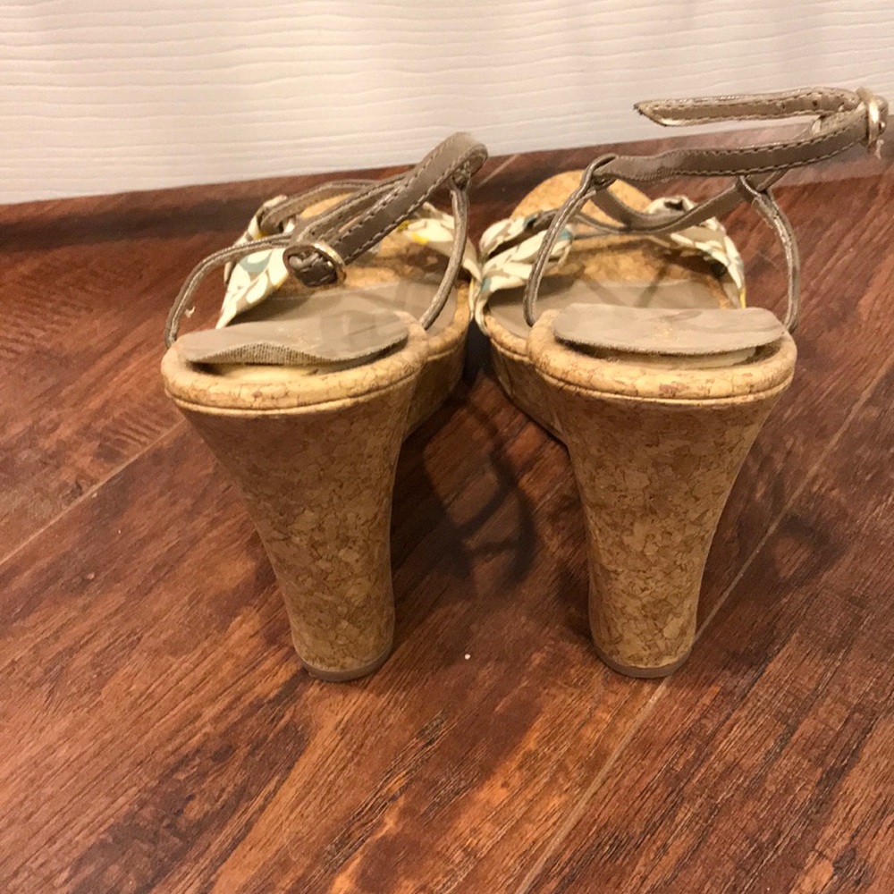 Unique Wedges - Picture 3 of 4